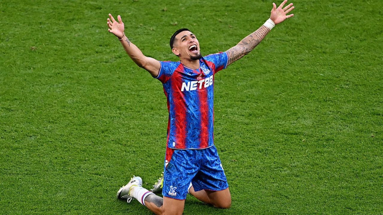 Daniel Muñoz salió campeón en Inglaterra.