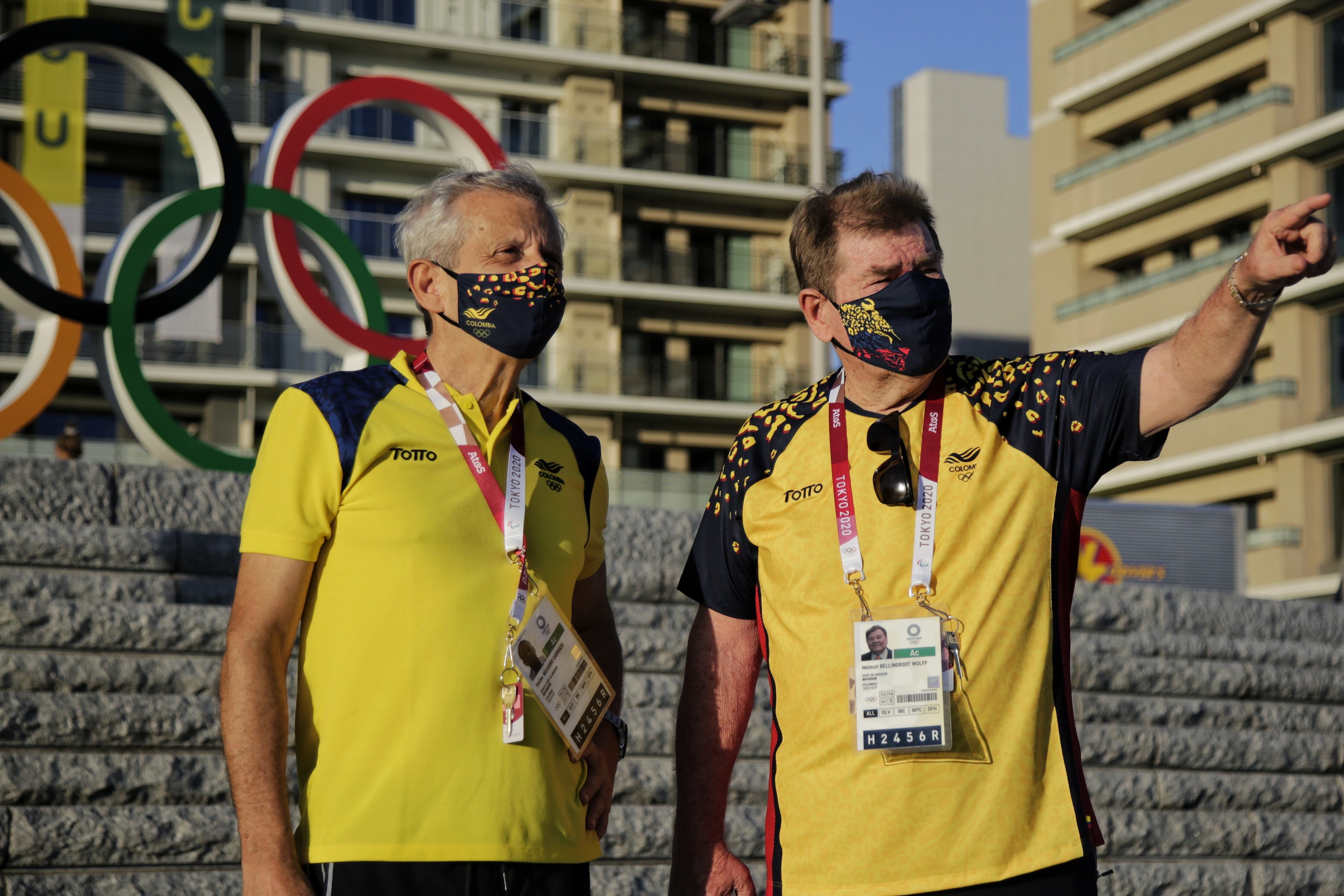 El primer medallista olímpico en la historia de Colombia, Helmut Bellingrodt Wolff (izquierda) es el Jefe de Misión de la delegación colombiana. Junto a él estarán Irma Lucía Ruíz (segunda vicepresidenta del COC), Hélder Navarro (fiscal principal) y Paulo César Villar, representante de los atletas.