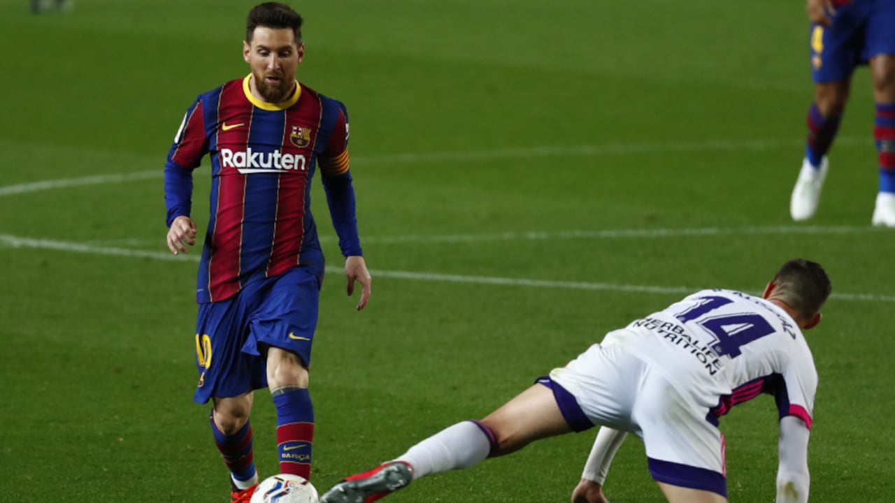 Barcelona se acerca al liderado de la Liga de España. Foto: AP / Joan Monfort