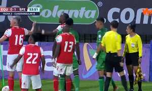 Agreden a asistente de línea.