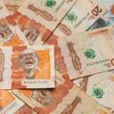 Para la entrega del Ingreso Solidario ($160.000 mensuales) a tres millones de colombianos, el Gobierno licitó con varios bancos del país y además utiliza mecanismos de giros de dinero no bancarios.