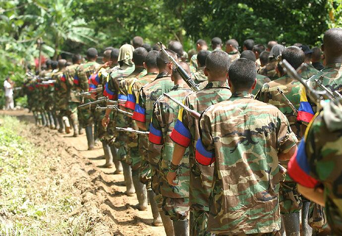 Grupos paramilitares.