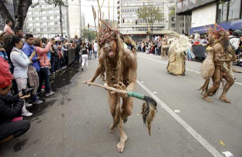 La comparsa de Nariño es una de las más grandes. Cerca de 150 personas participan en ella. Los Cueches son hombres duendes benévolos protectores de la tierra.