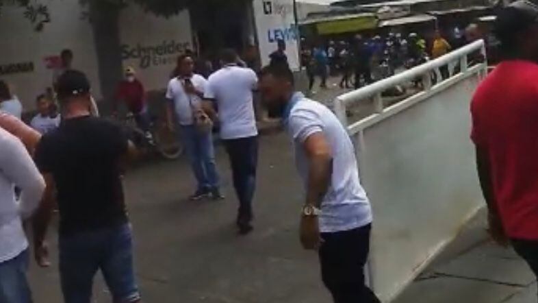 Comerciantes retiran valles del centro