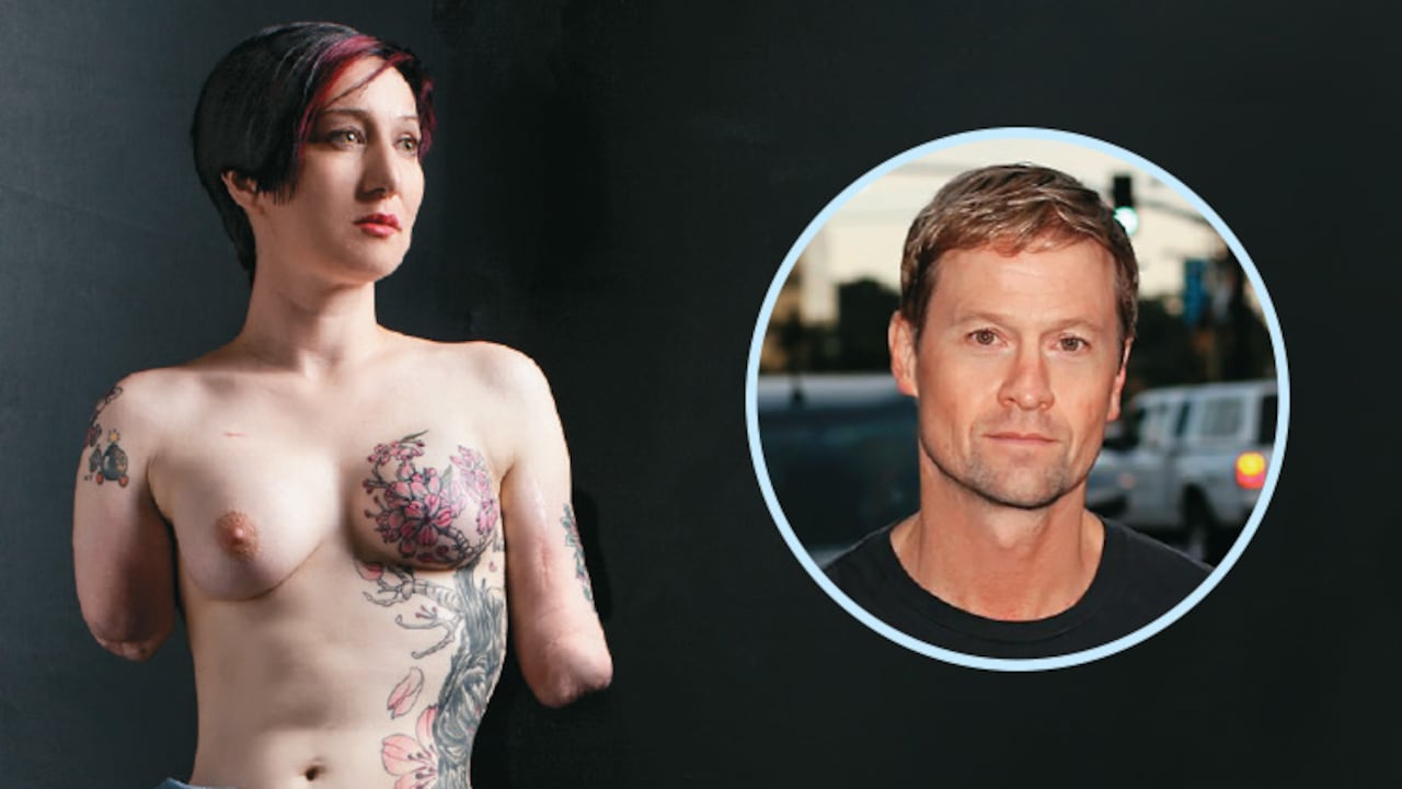 La foto de Mary Dague, quien perdió sus brazos en Irak y sobrevivió un cáncer de seno, le costó a Michael Stokes la reacción negativa de Facebook.