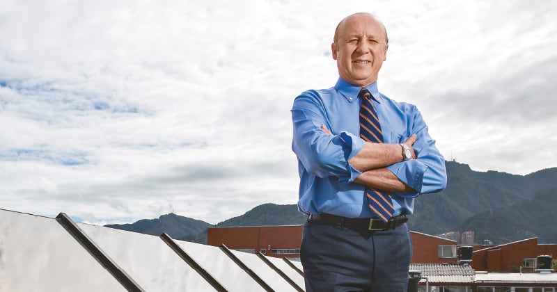 El contratista Mario Huertas habal de la ALO Sur.