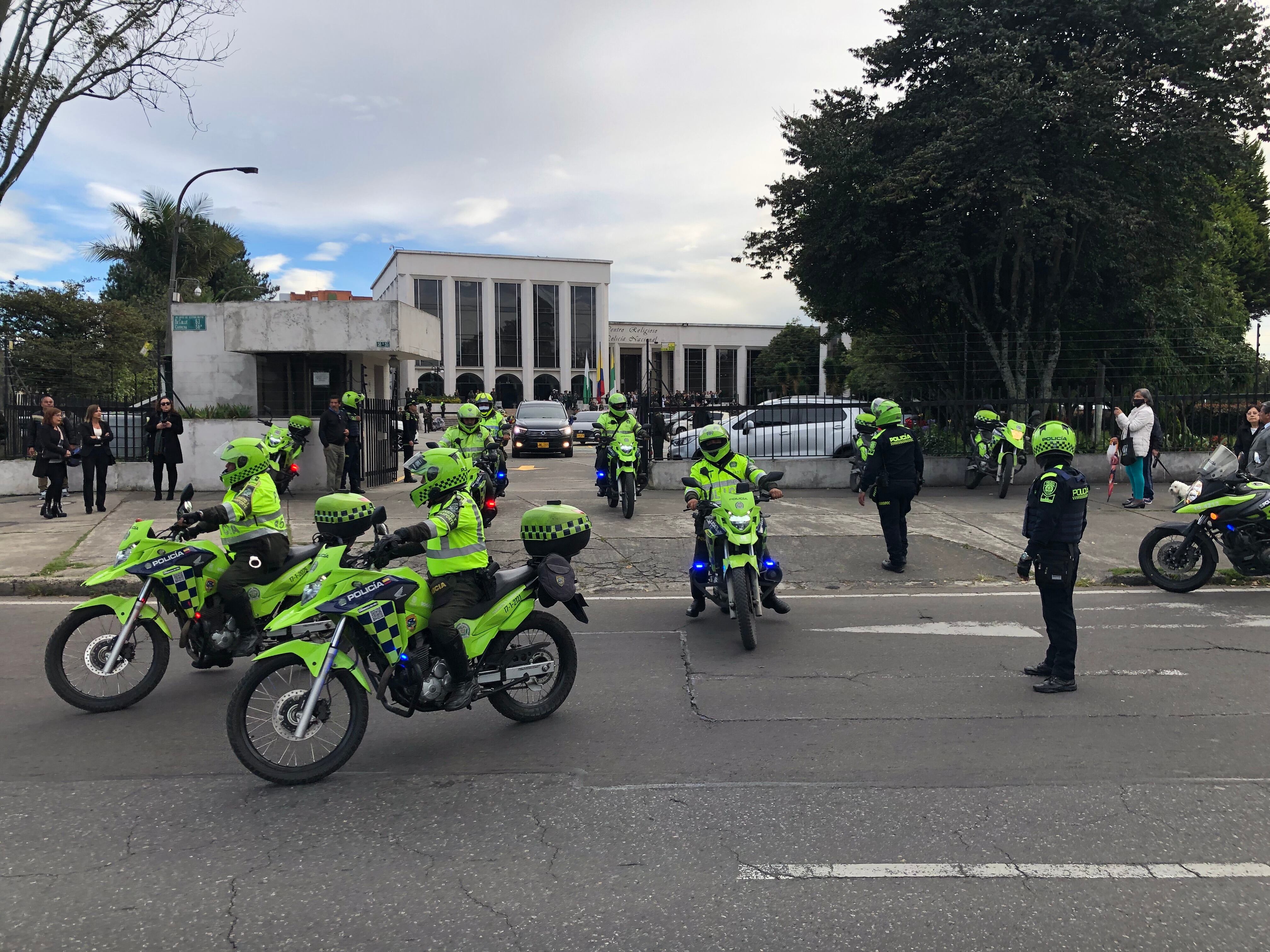 La salida del féretro del Coronel, Óscar Dávila del Centro Religioso de la Policía Nacional.