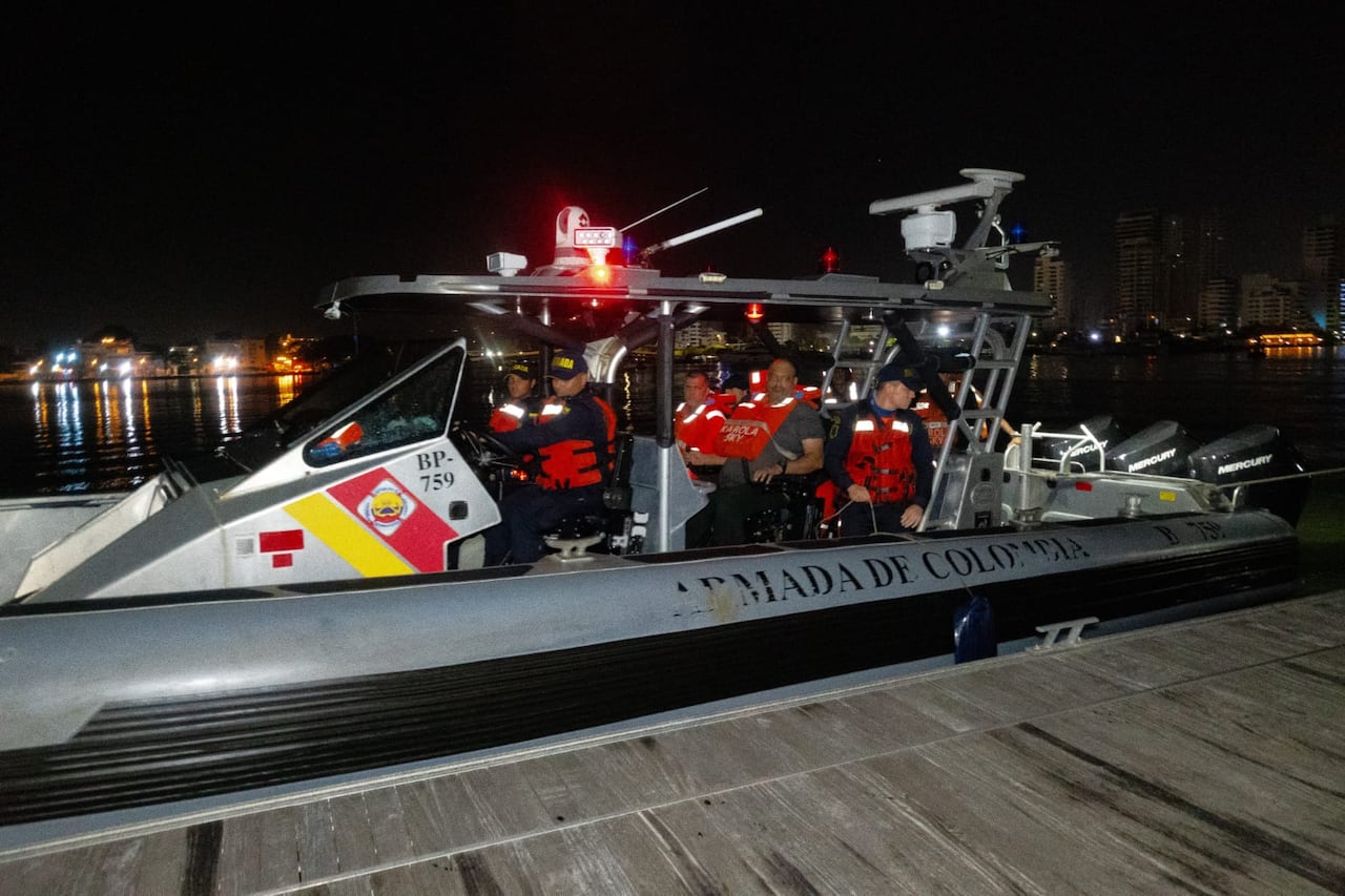 Rescate de tripulantes de buque de carga en el Caribe colombiano.