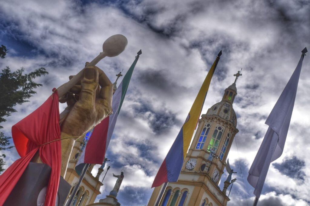 El pueblo famoso por la canción “La Cucharita” de Jorge Velosa; queda a 3 horas de Bogotá y cuenta con la mítica Cueva del Mohán