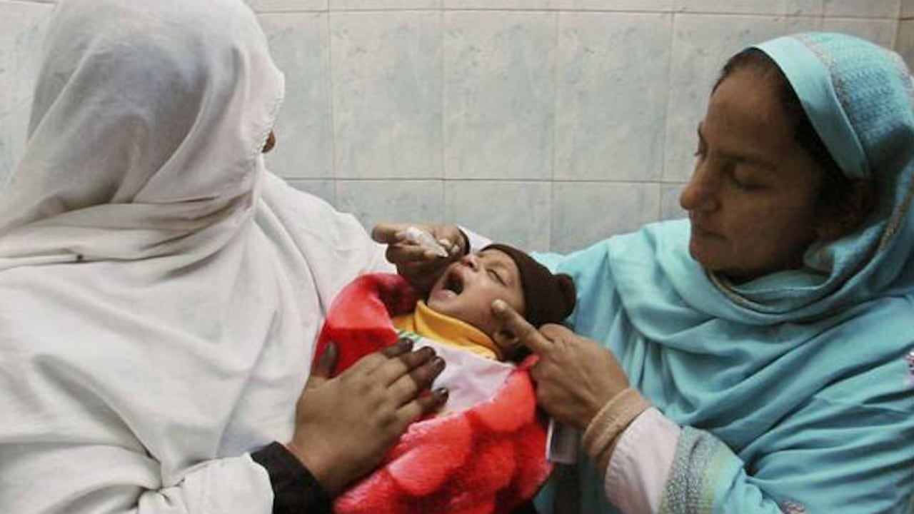 Con la nueva estrategia se prevé la vacunación de 370 millones de niños anualmente durante los próximos cinco años para acabar con la polio.