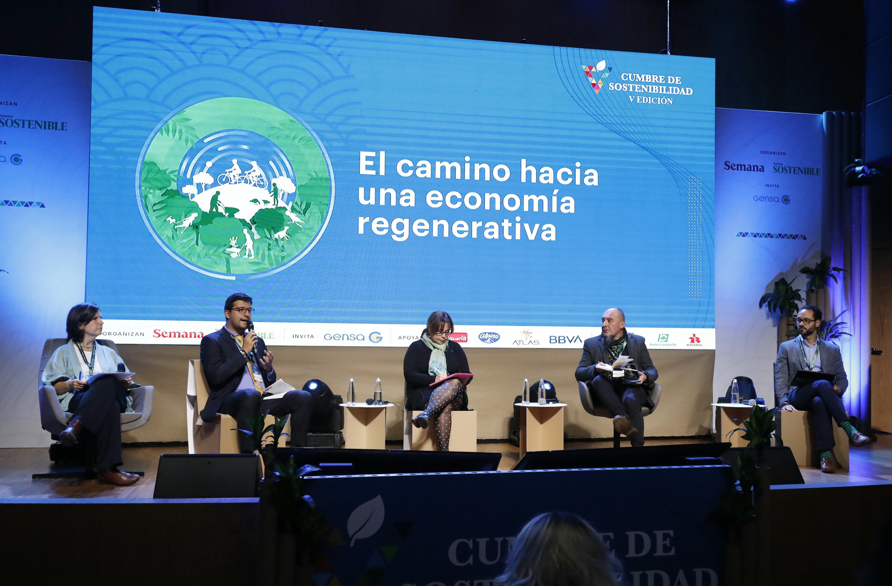 Cumbre de Sostenibilidad intervienen Andrés Rojas, Claudia Martínez, Fabián Villalba, Alexander Rincón, Ángela Penagos