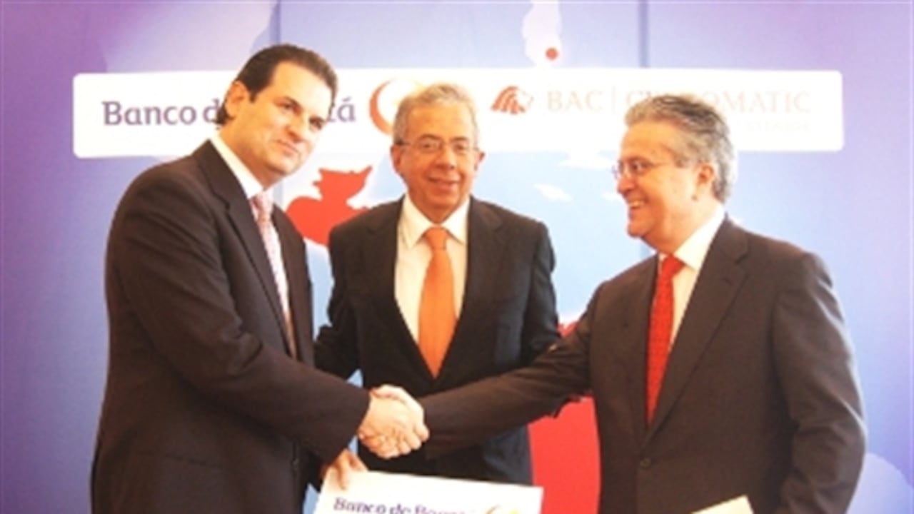 Luis Carlos Sarmiento Gutiérrez (izquierda), Alejandro Figueroa (centro) y Ernesto Castegnaro (derecha).