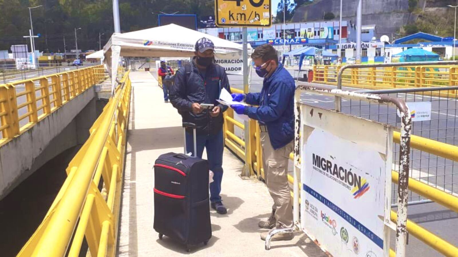 Las emergencias humanitarias y el retorno de migrantes quedan dentro de las excepciones del decreto.