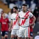 MADRID, SPAIN - FEBRUARY 12: Radamel Falcao of Rayo Vallecano de Madrid reacts as Ca OSasuna players celebrate scoring theior opening goal during the LaLiga Santander match between Rayo Vallecano and CA Osasuna at Campo de Futbol de Vallecas on February 12, 2022 in Madrid, Spain. (Photo by Gonzalo Arroyo Moreno/Getty Images)