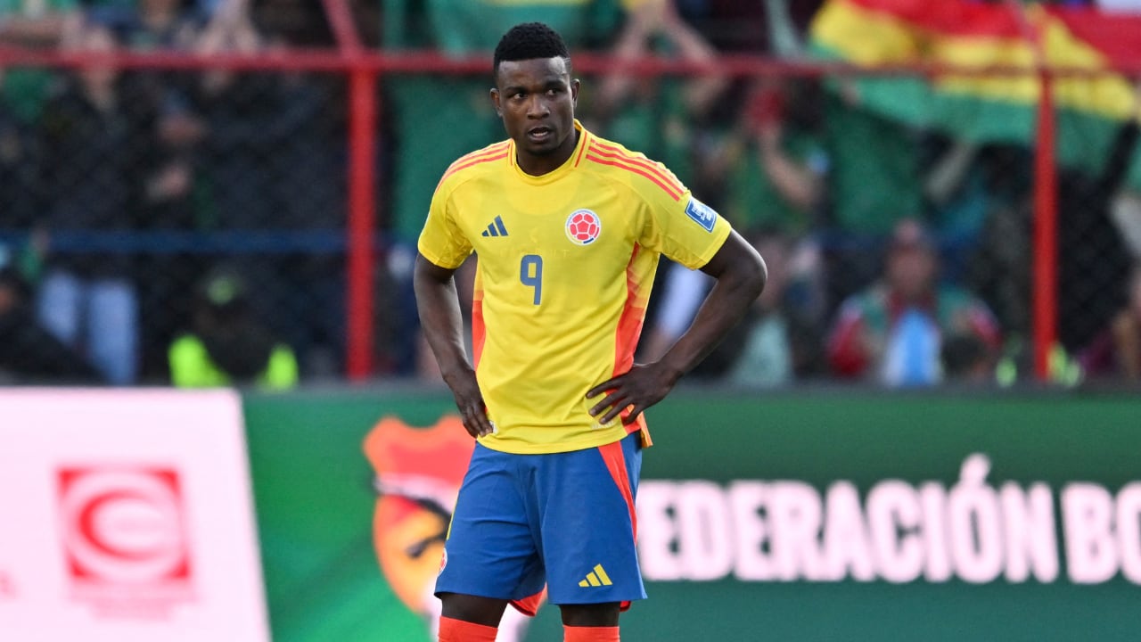 Jhon Córdoba con la Selección Colombia ante Bolivia.