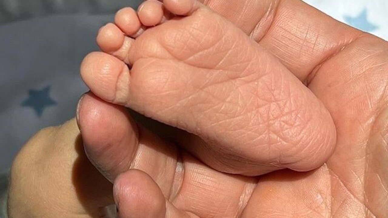 Josse Narváez compartió la primera foto del pie de su tercer hijo. Refiriendose a el como el “El mejor Regalo de Dios”