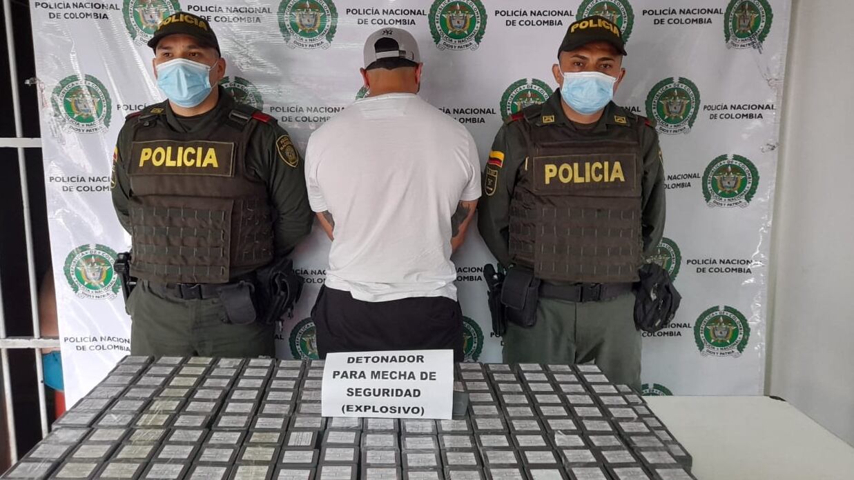 Explosivos incautados en la Terminal de Transporte de Cali.