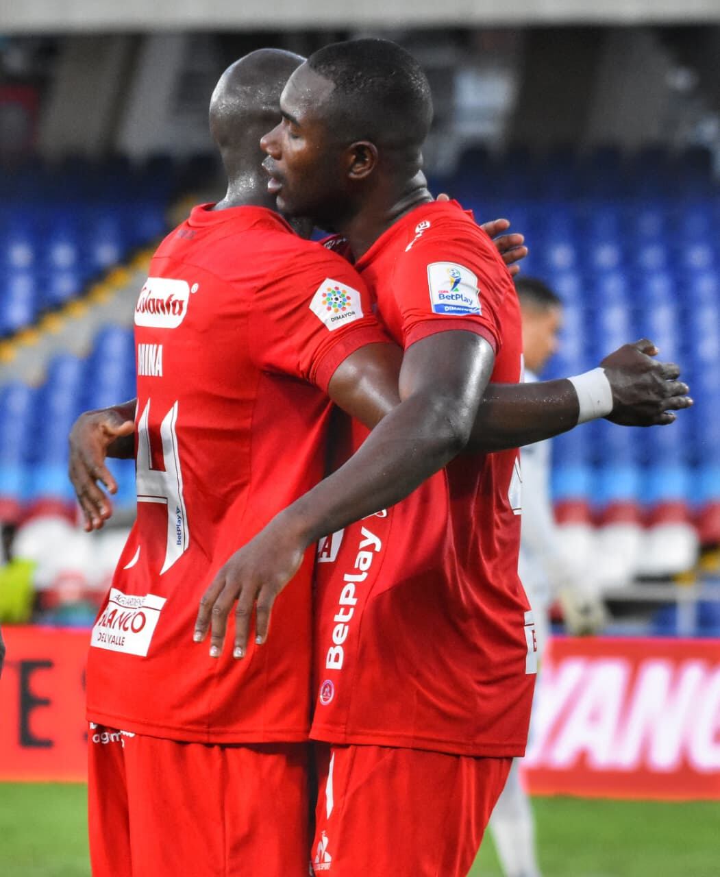 Andrés Mosquera Guardia celebrando su gol con América ante Bucaramanga