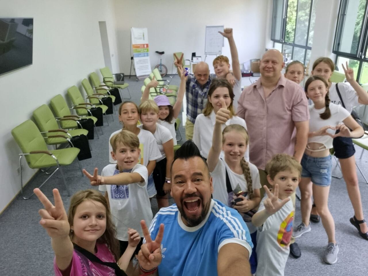 En agosto Pollo llevó sus conocimientos en magia hasta Ucrania y Polonia.