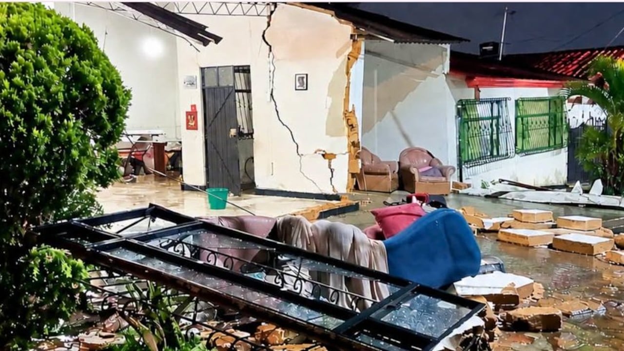 La vivienda se vio afectada por las lluvias.