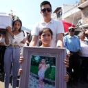 La mujer fue golpeada de manera brutal junto a otros dos hombres.