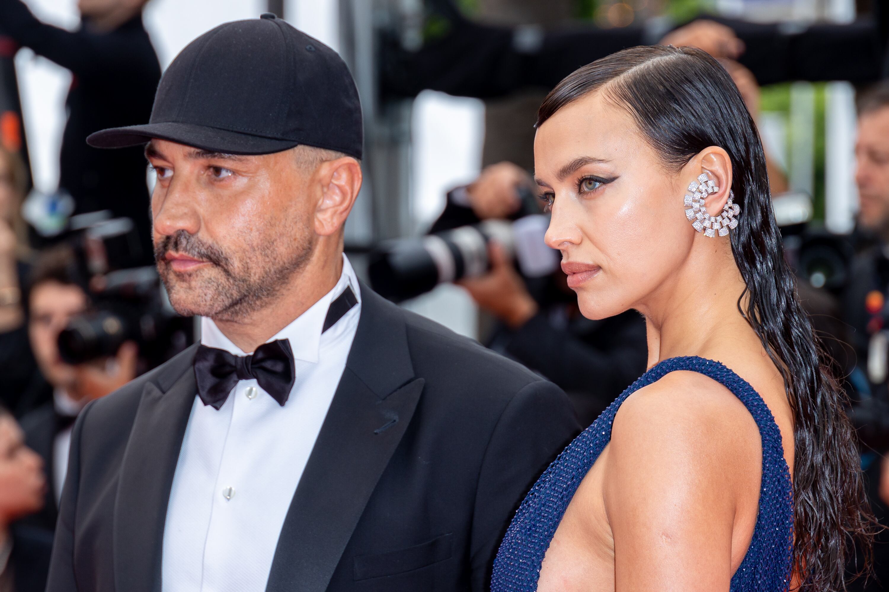 El demandante, Patrick Cooper, alega que en junio de 2024, Tisci le suministró una sustancia en su bebida sin su consentimiento en un restaurante de Harlem, para luego llevarlo a su residencia y agredirlo sexualmente mientras se encontraba inconsciente.