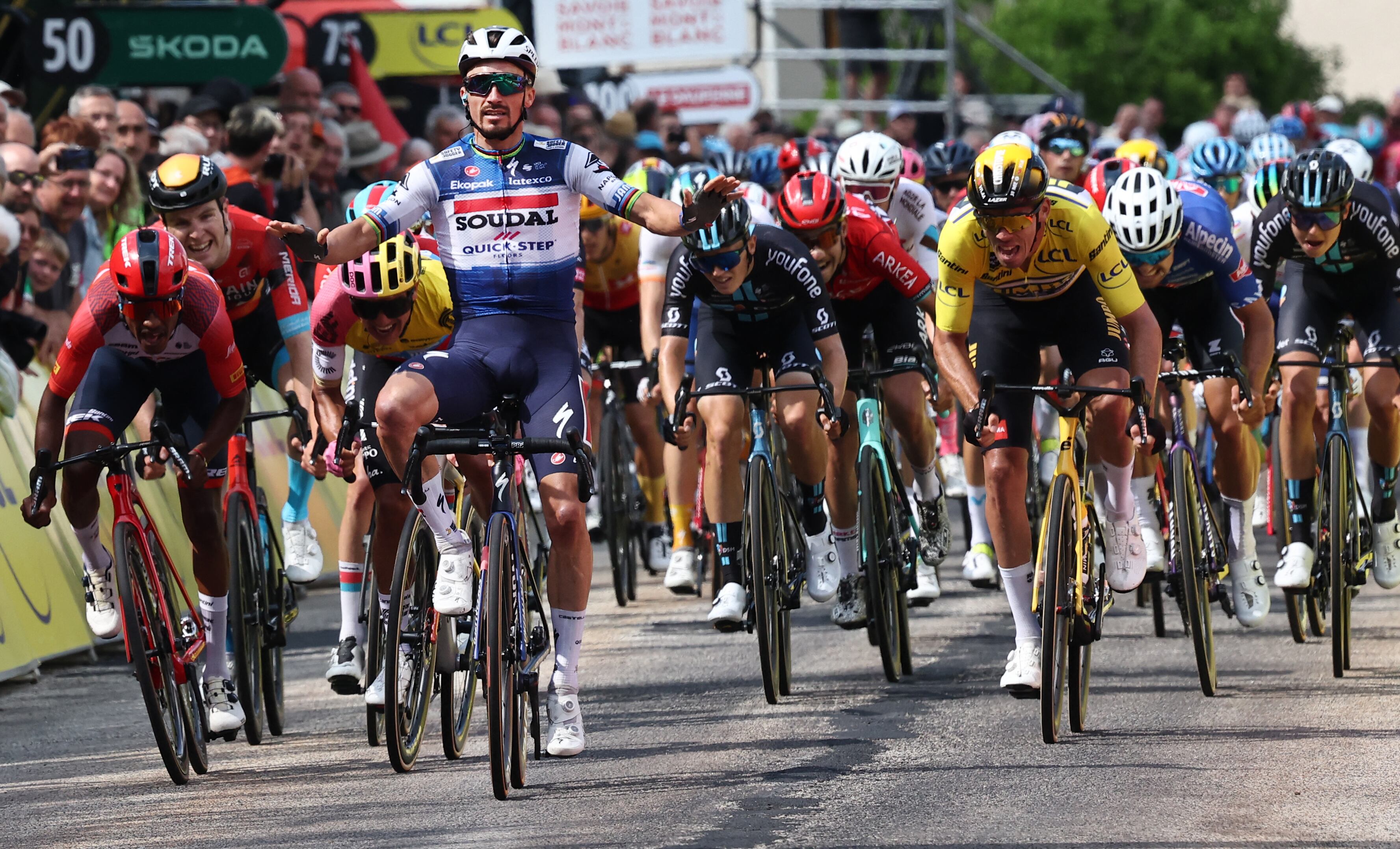 Soudal Quick-Step's French rider Julian Alaphilippe (2ndL) crosses the finish line to win the second stage of the 75th edition of the Criterium du Dauphine cycling race, 167,3 kms betwenn Brassac-les-Mines and La Chaise-Dieu, central France, on June 5, 2023. (Photo by Anne-Christine POUJOULAT / AFP)