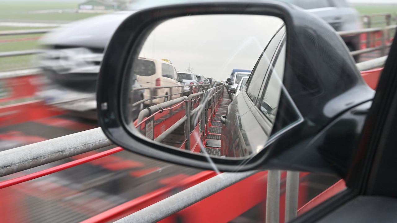 Cómo se deben graduar los espejos retrovisores del carro: así se evitan los puntos ciegos