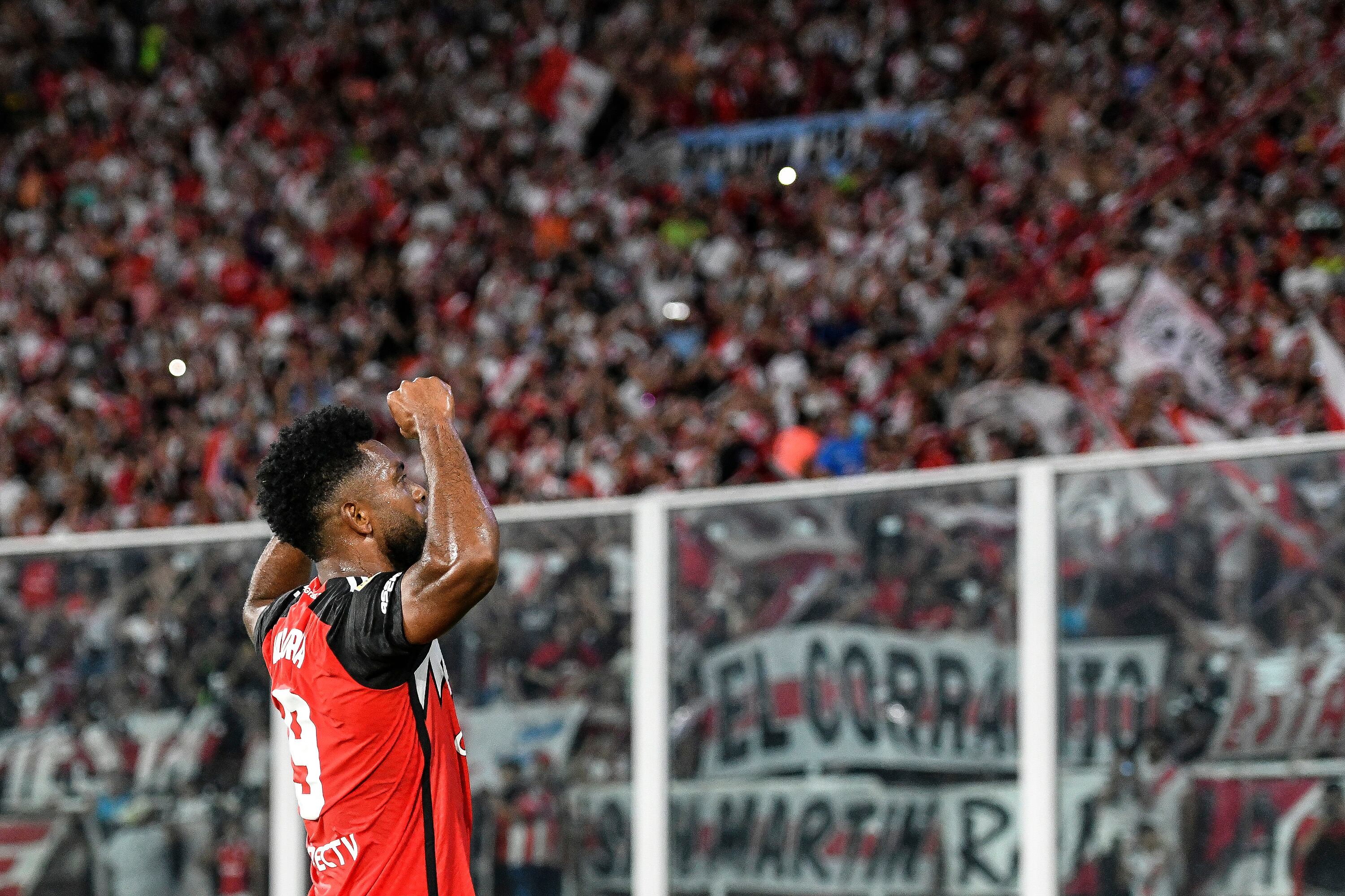 Miguel Borja celebrando su tanto frente a Talleres de Córdoba.