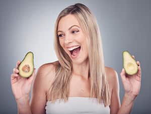 El aguacate es uno de los productos naturales más nutritivos para el cabello.