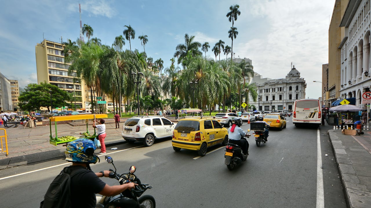 Las calles del centro de Cali, donde será instalada la zona verde de la COP16, serán peatonalizadas a partir del próximo lunes 7 de octubre. La Secretaría de Movilidad de Cali anunció que contará con un despliegue de más de 350 agentes de tránsito para regular la movilidad en esta zona de la ciudad. 4 de Octubre de 2024. Foto Jorge Orozco / El País.