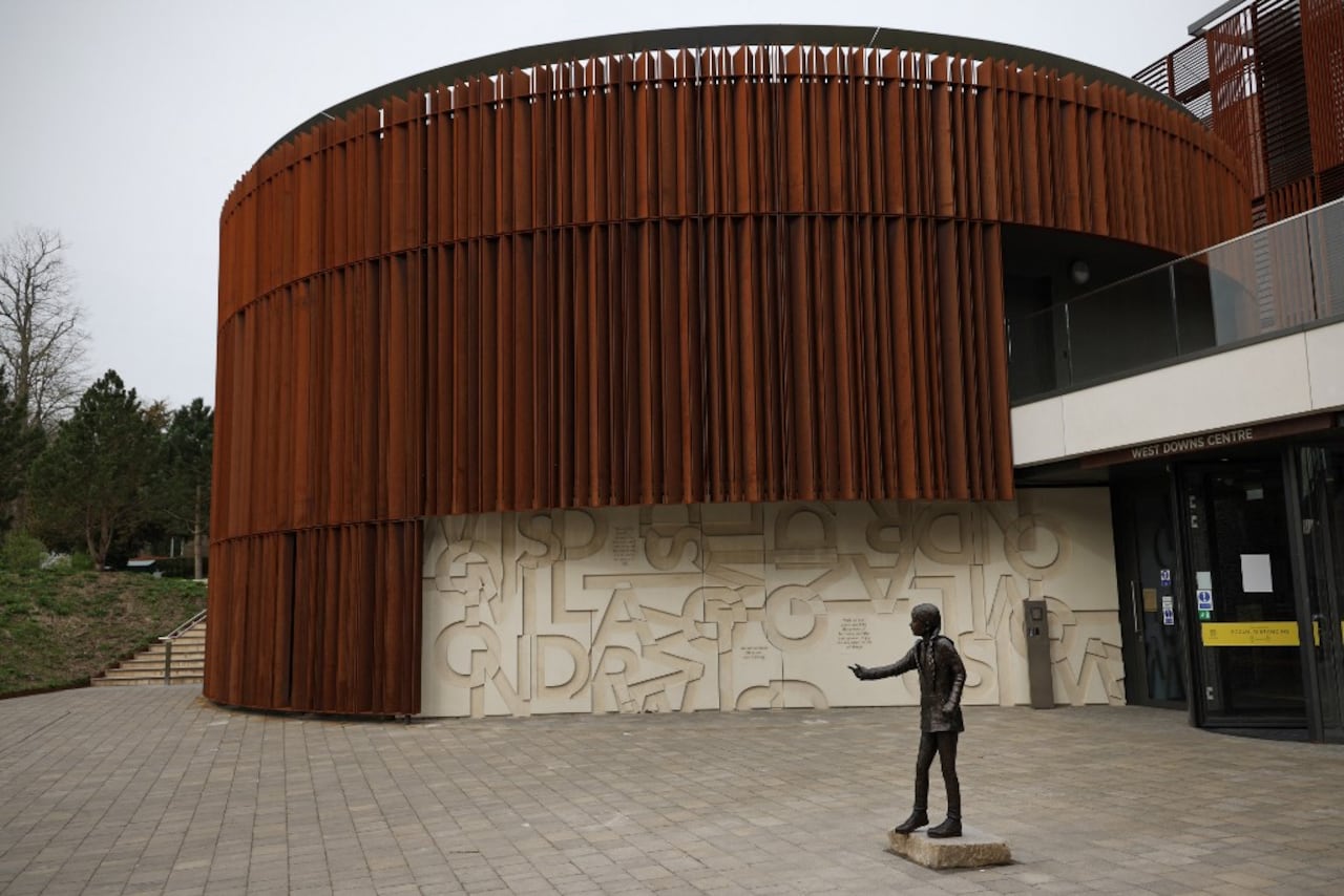 Una estatua de Greta Thunberg crea polémica en una universidad británica