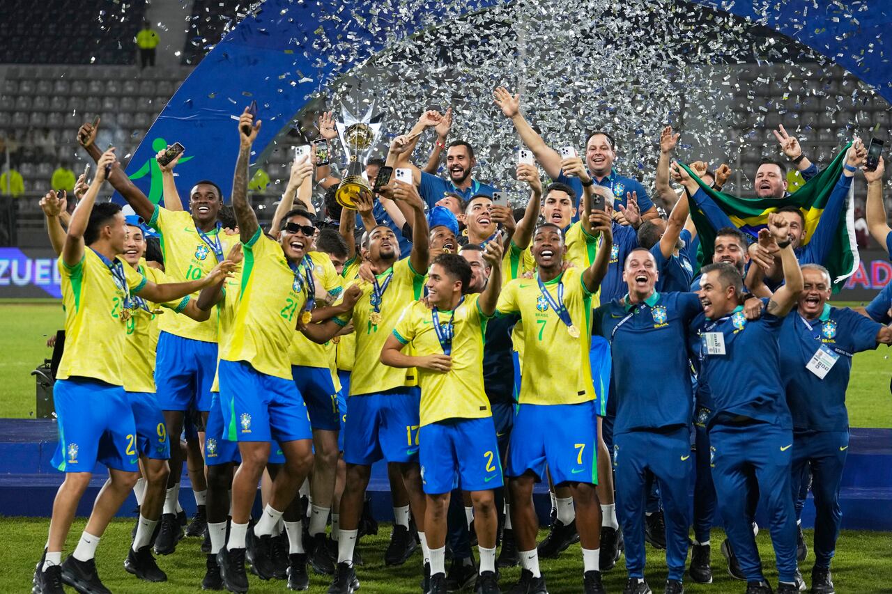 Players of Brazil celebrate with the trophy after winning the South American U-20 Championship in Puerto La Cruz, Venezuela, Sunday, Feb. 16, 2025. (AP Photo/Matias Delacroix)