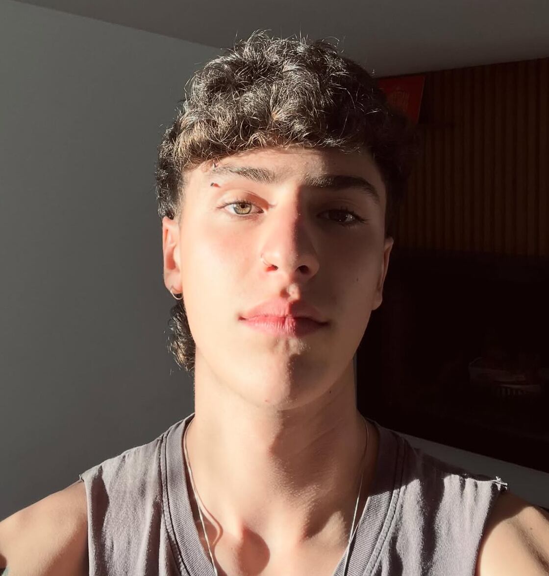 El joven de 19 años suma más de 1.7 millones de seguidores en sus redes sociales.