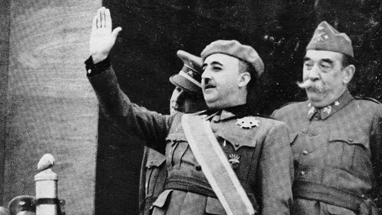 El generalísimo Francisco Franco anuncia el fin de la guerra en 1939.