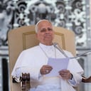 Al término del Ángelus, el papa León XIV reiteró su cercanía con Venezuela, tras ser afectada por dos violentos terremotos que ha causado, hasta ahora, más de 1400 víctimas. El Pontífice elevó sus oraciones por los fallecidos, renovó su cercanía espiritual a los familiares, al tiempo que agradeció y alentó a quienes trabajan con generosidad en las labores de búsqueda y de asistencia.
