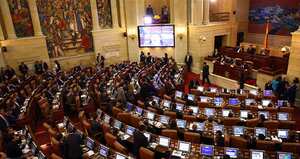 Otros partidos advertían que las listas cerradas beneficiarían a aquellas colectividades que se han formado alrededor de figuras caudillistas, y hasta el Polo Democrático dijo que era una norma para acabar con su partido.