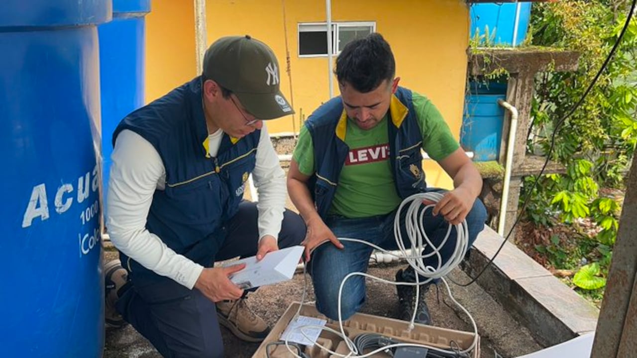 Entrega de equipos Starlink por parte de la UNGRD.