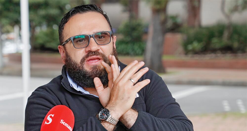  Hernando Franco se cansó ante la falta de acciones de las autoridades. Con su vida en riesgo, pone la cara y señala a la primera línea. 