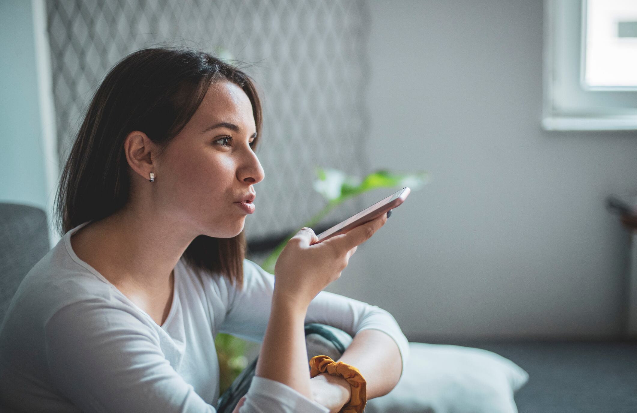 La búsqueda por voz puede estar archivando conversaciones sin que los usuarios lo noten.