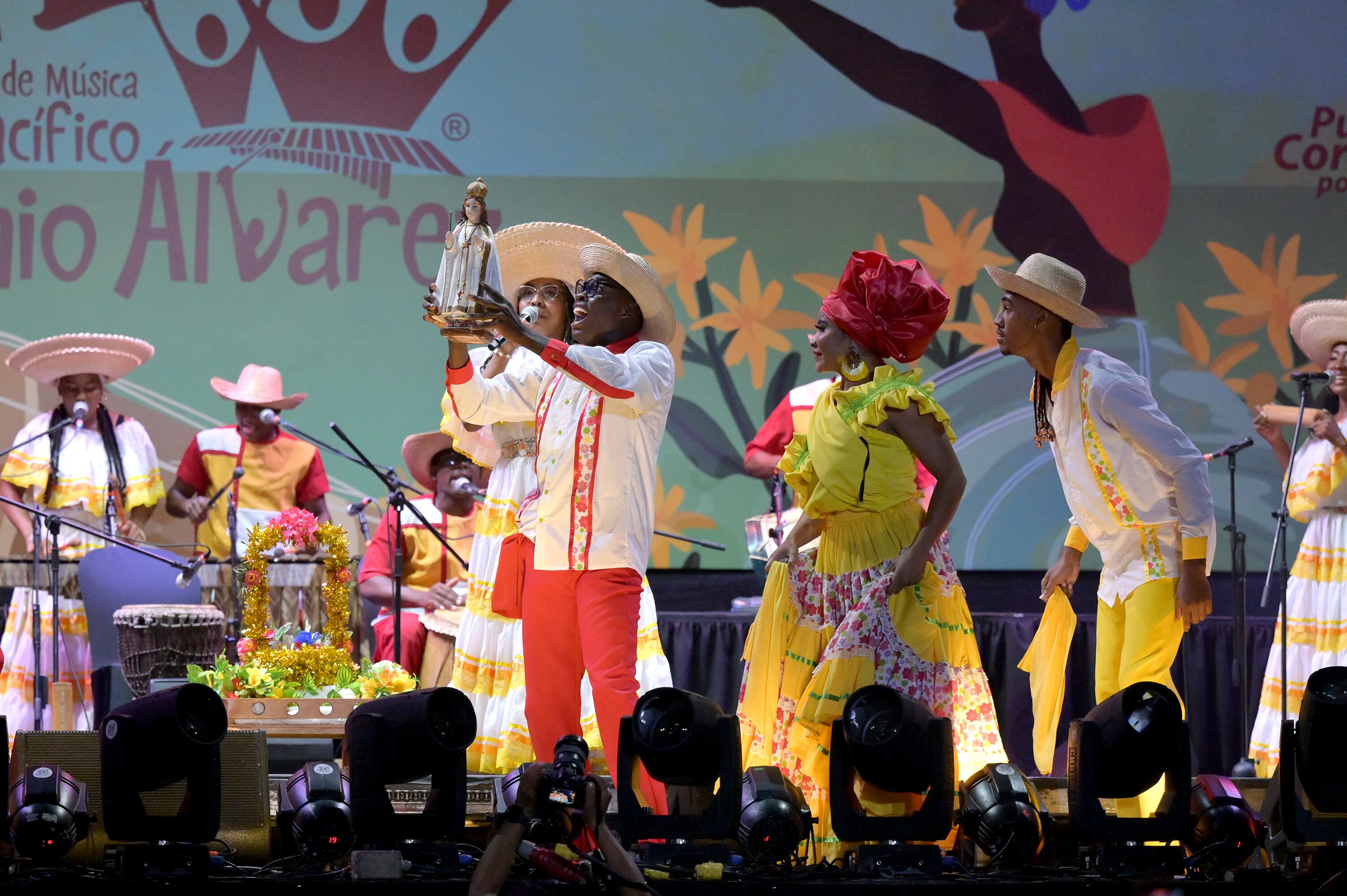 La noche de apertura iniciará a las seis de la tarde. En el escenario principal, 9 representantes de la cultura del Pacífico engalanarán la noche.