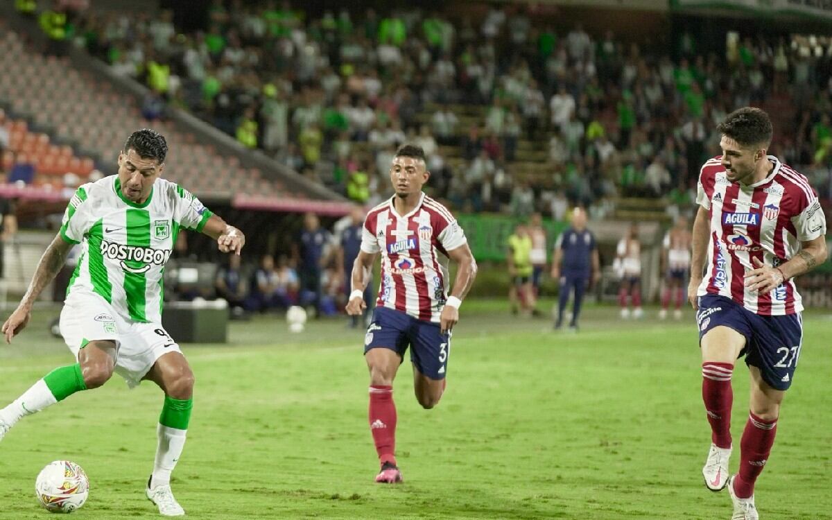 Otra imagen del encuentro disputado este lunes en el estadio Atanasio Girardot.