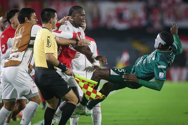 Hugo Rodallega en el último partido de Santa Fe, ante Deportivo Cali, por la fecha 19 de la Liga BetPlay 2025-ll.