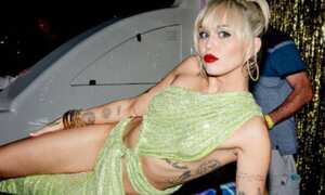 Con pancartas y gran euforia fue recibida la artista en Bogotá