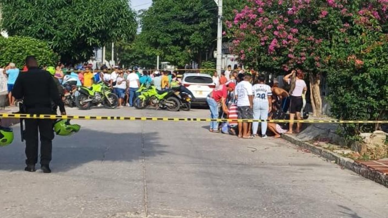 Los cuerpos de los dos sujetos quedaron tendidos en la vía