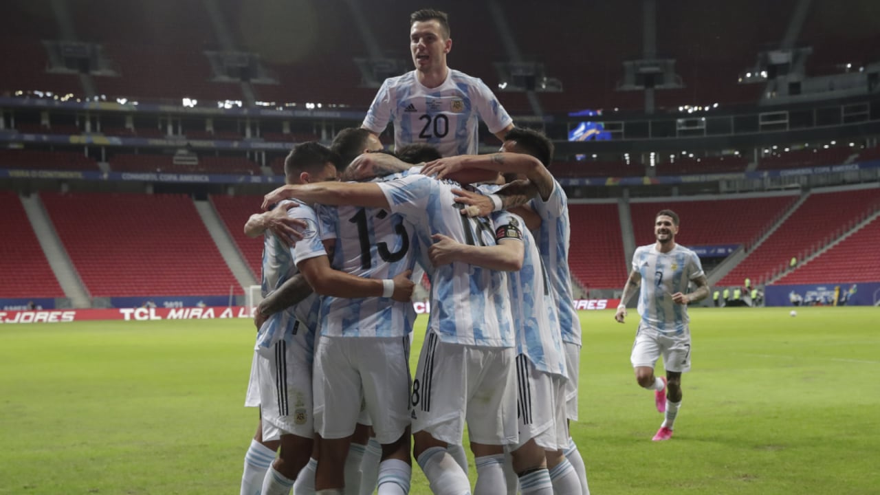 Argentina tras el gol con Paraguay