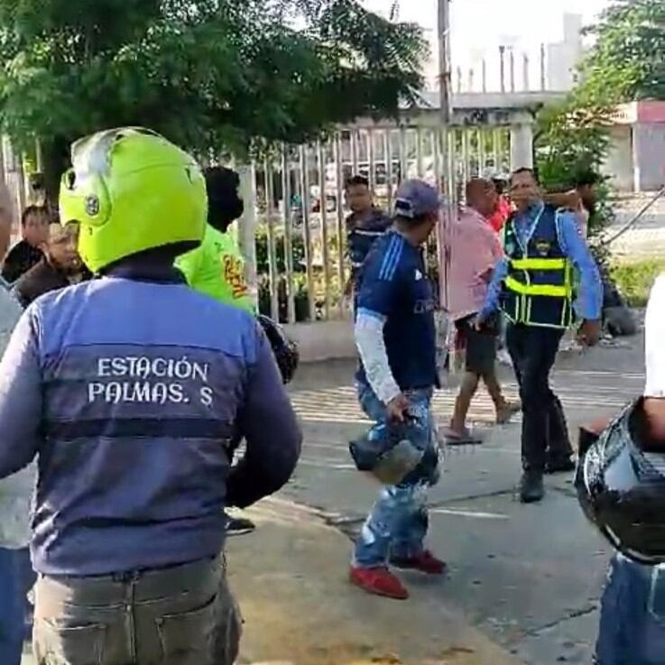 Agentes de tránsito se fueron a los golpes con ciudadanos en Cartagena