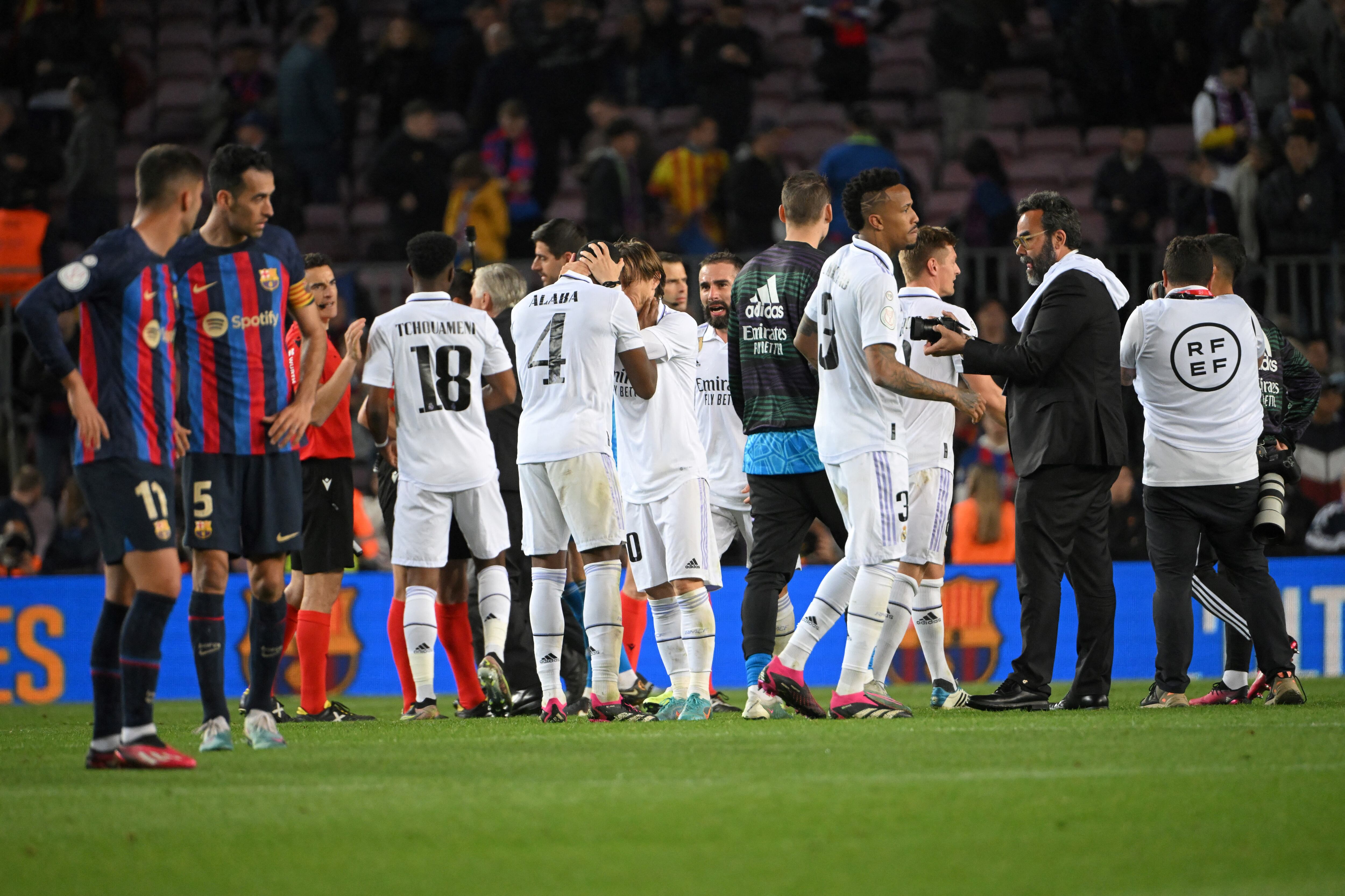 Real Madrid cantó en la cancha del Camp Nou arengas a su favor.