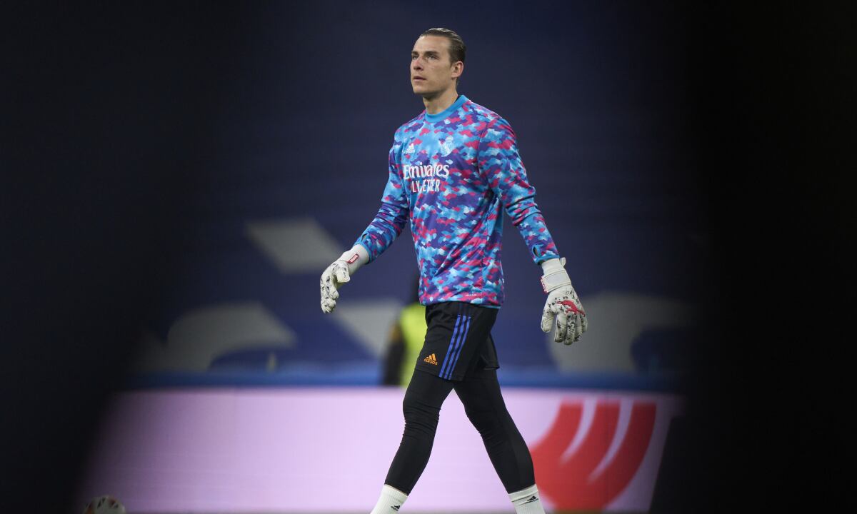 MADRID, SPAIN - FEBRUARY 19: Andriy Lunin of Real Madrid CF looks on prior the game during the LaLiga Santander match between Real Madrid CF and Deportivo Alaves at Estadio Santiago Bernabeu on February 19, 2022 in Madrid, Spain. (Photo by Getty Images/Diego Souto/Quality Sport Images)