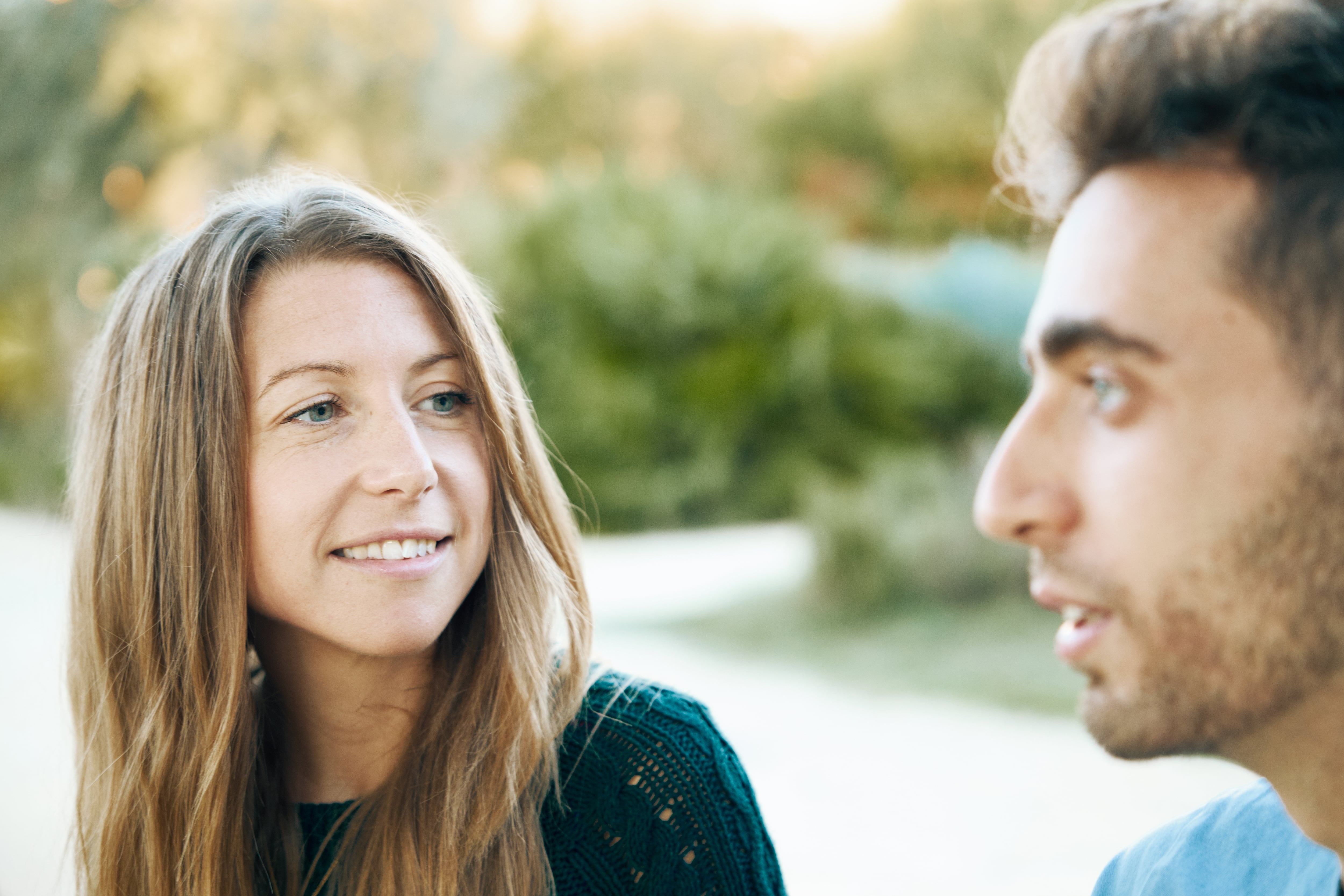 Evitar la mirada al hablar